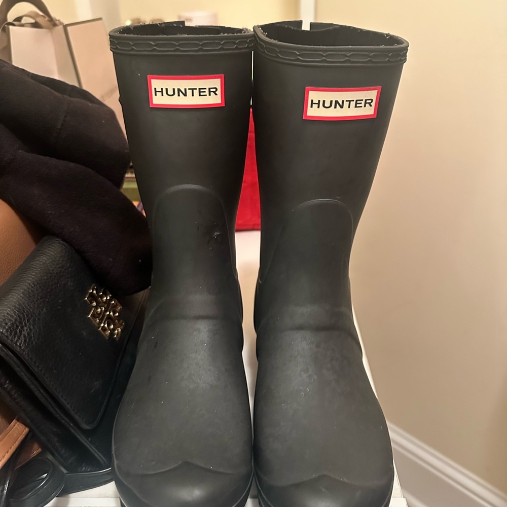 Short Hunter Black Rain Boots + socks